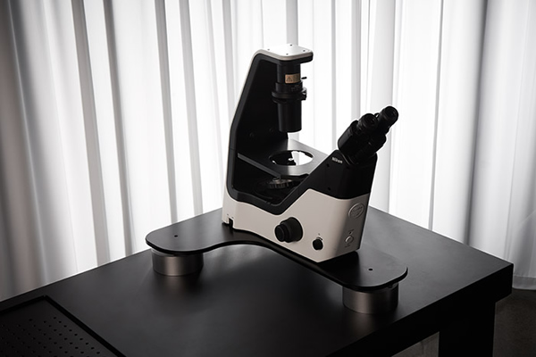 Microscope on Table-Top MagLevit®